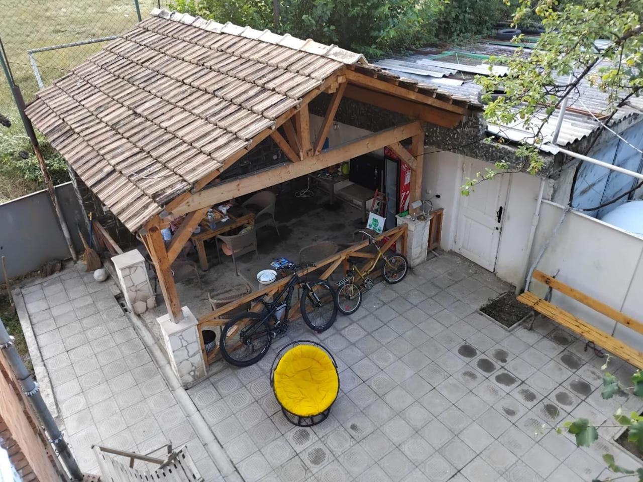Ambrosador Guest House Ambrolauri Exterior foto