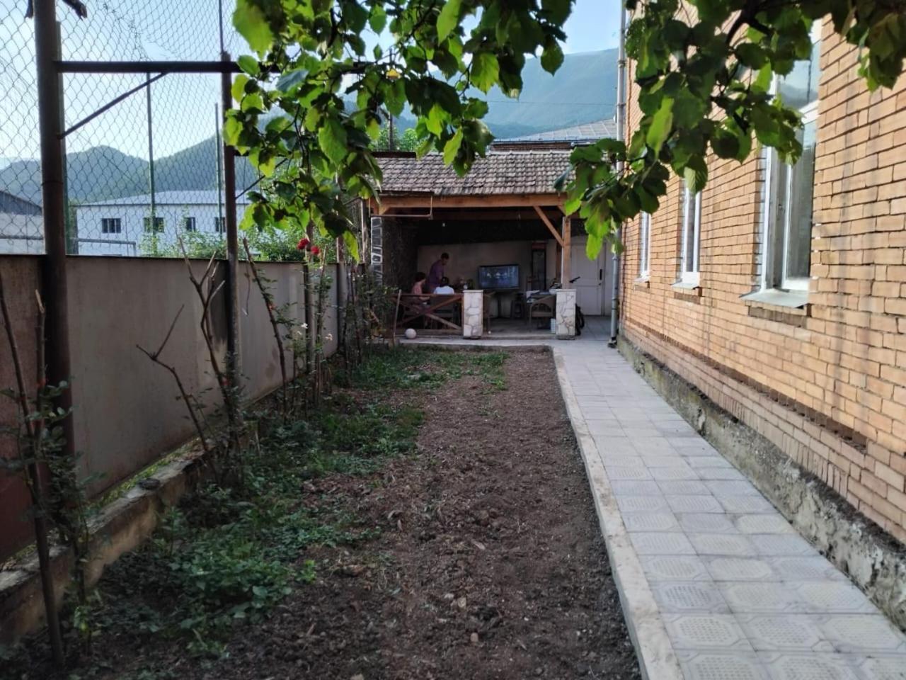 Ambrosador Guest House Ambrolauri Exterior foto
