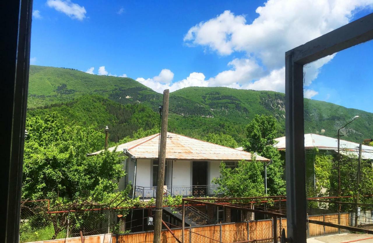 Ambrosador Guest House Ambrolauri Exterior foto